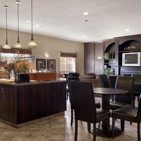 Ramada By Wyndham Drumheller Hotel & Suites Beltér fotó