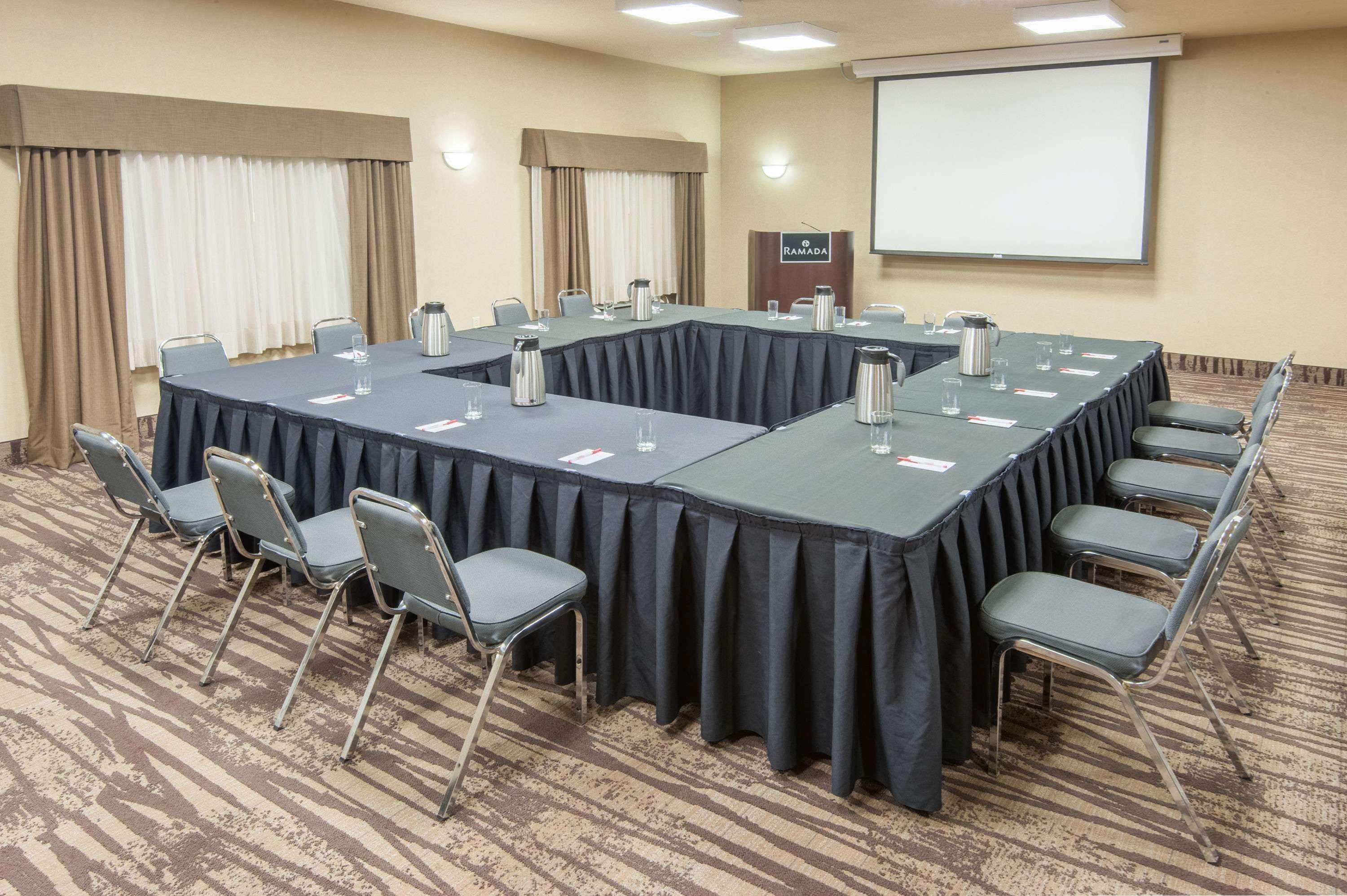 Ramada By Wyndham Drumheller Hotel & Suites Kültér fotó
